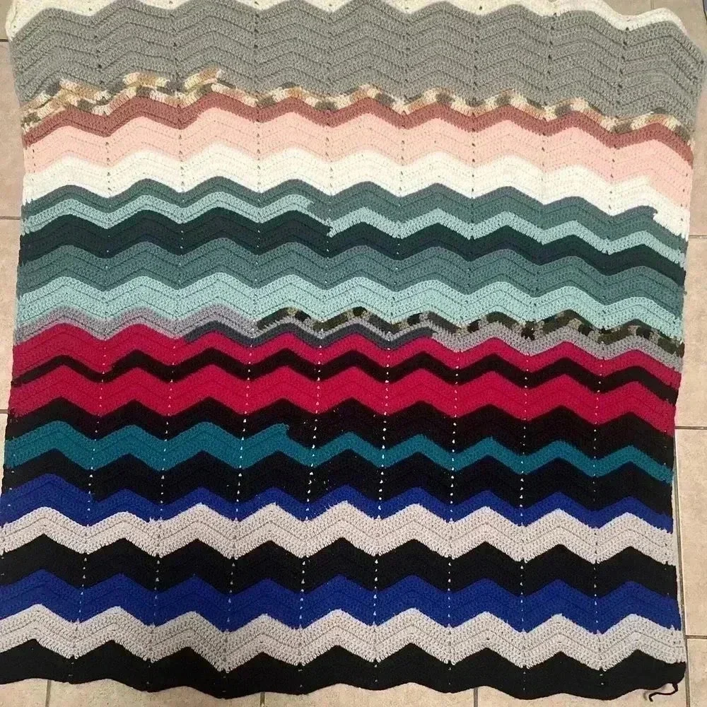 Handmade Crochet Multicolor Chevron Zig Zag Ripple Afghan Throw Blanket 40x35